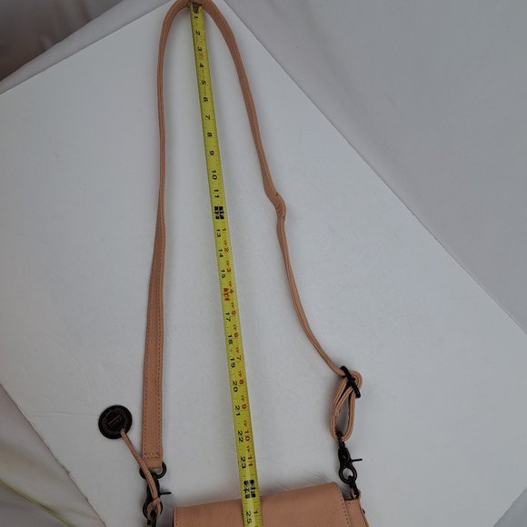 Wanderers Travel Co. THE SALZBURG CROSSBODY Leather Bag in Blush - Picture 16 of 16